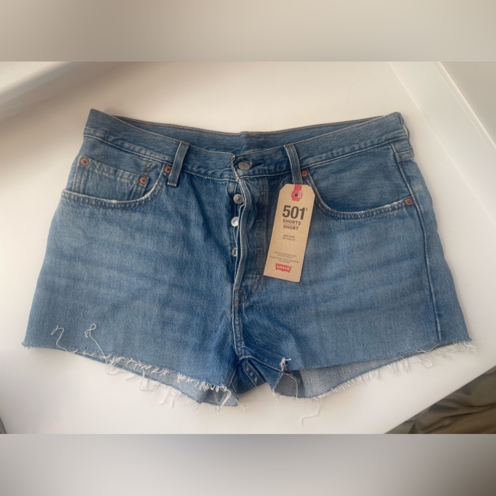 NWT Levi’s 501 cutoff shorts Sz 32